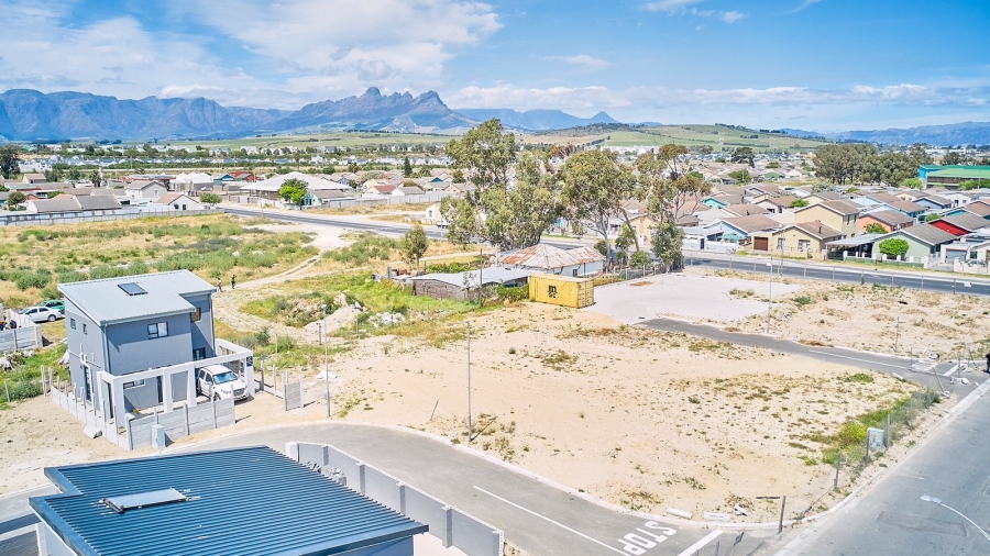  Bedroom Property for Sale in Devon Park Western Cape